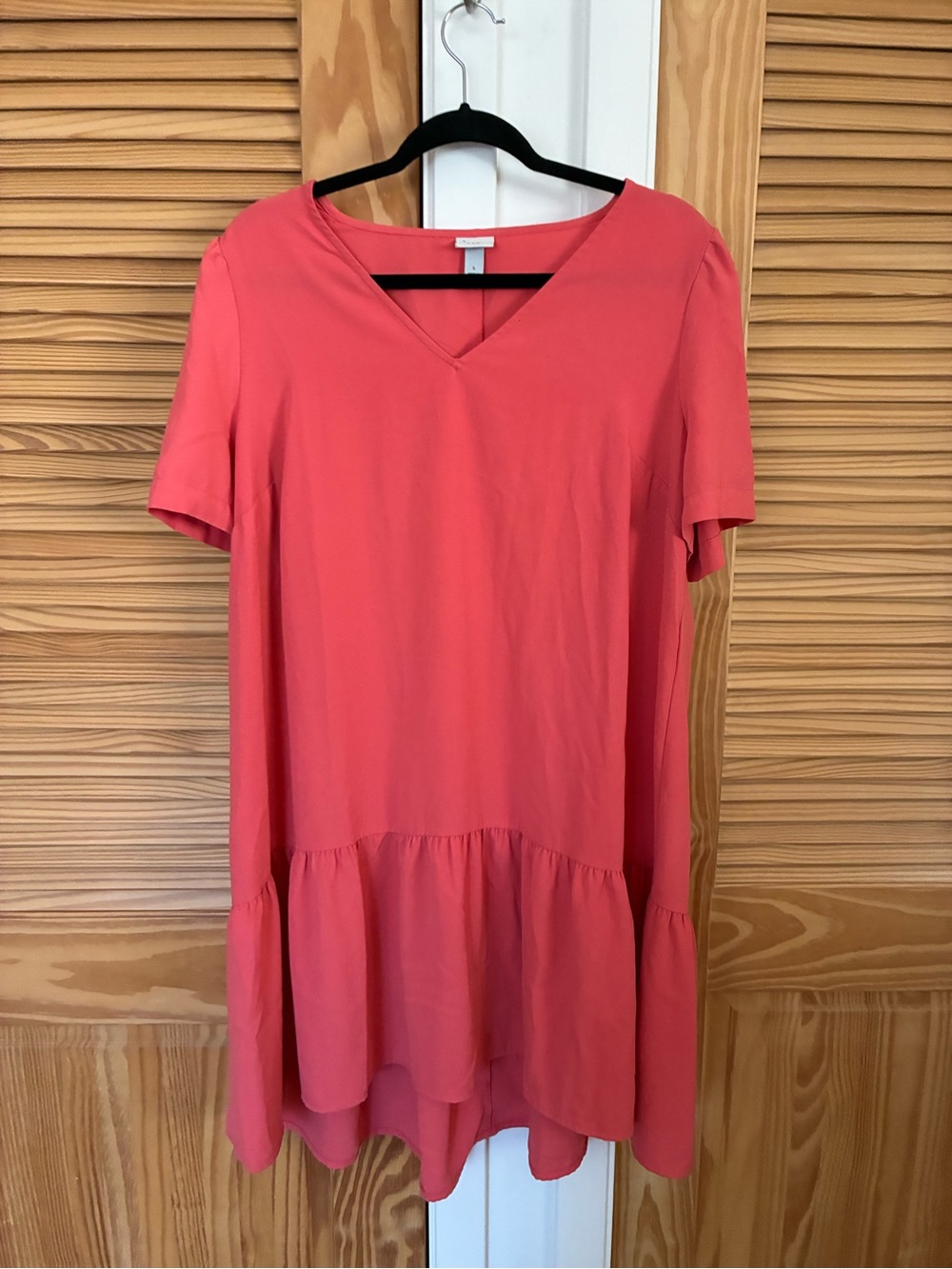 A new day Women’s Coral V-Neck Ruffle Hem Top size large